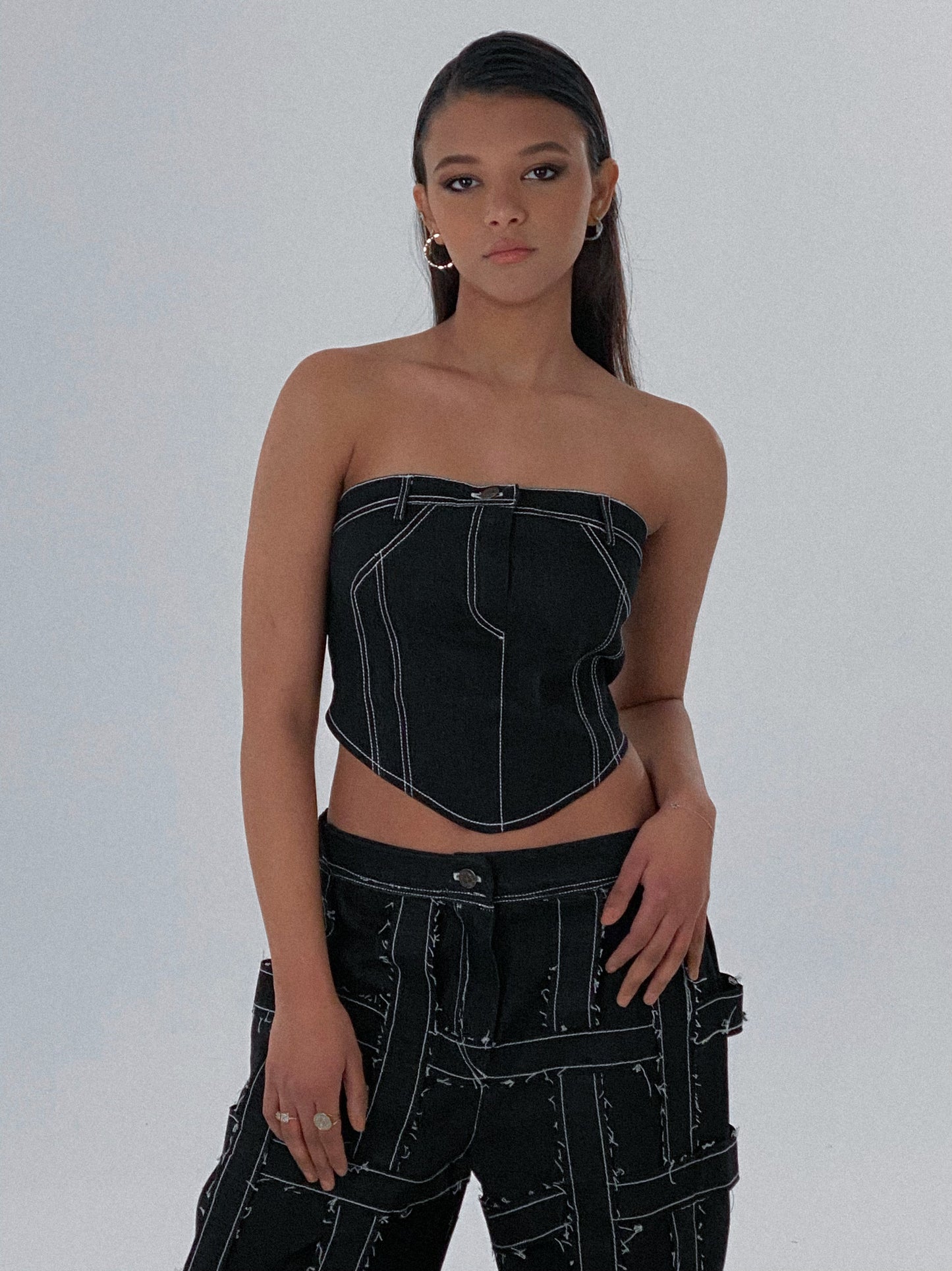 V-LINED BLACK CORSET